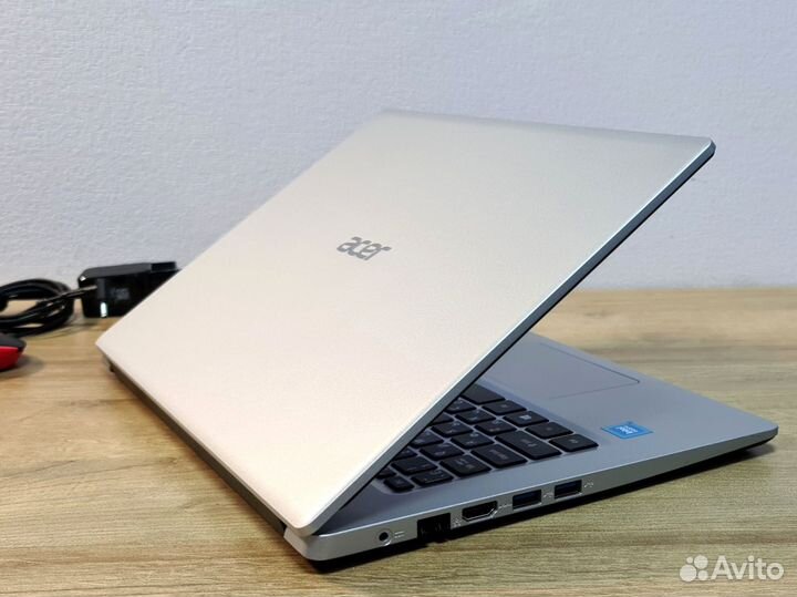 Новый Ультрабук Acer 4ядра 8/256 FuLL-HD