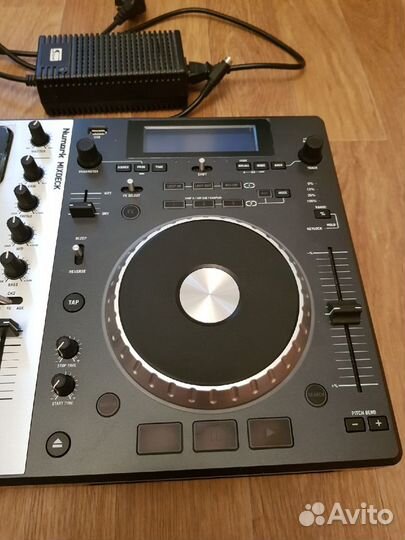 DJ контроллер Numark mixdeck