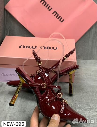 Туфли Miu Miu чёрные, красные