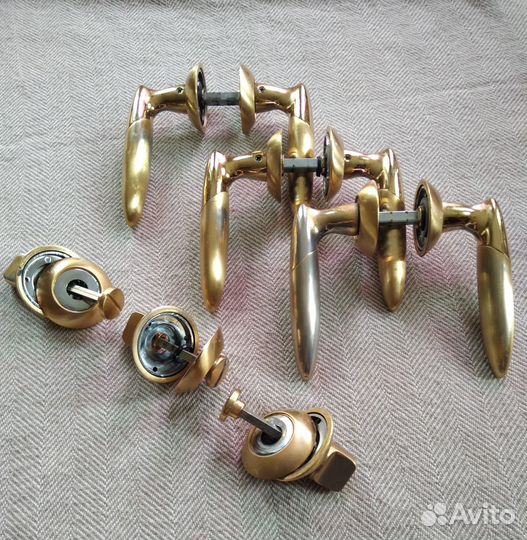 Межкомнатные дверные ручки + замки к ним