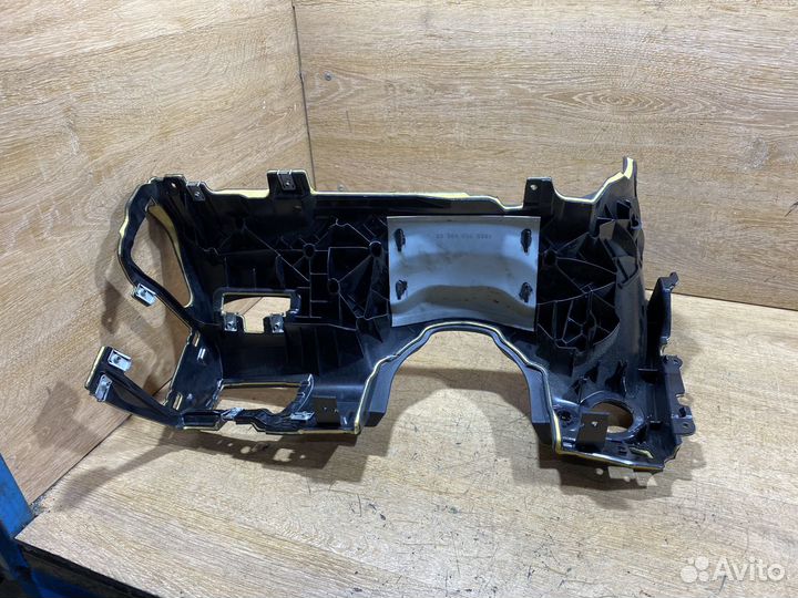 Накладка торпедо подрулевая Mercedes E W211