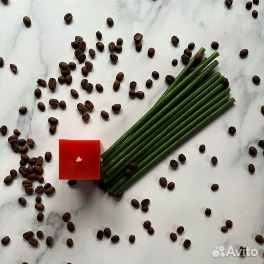 Свеча столбик и 10 зеленых свечей