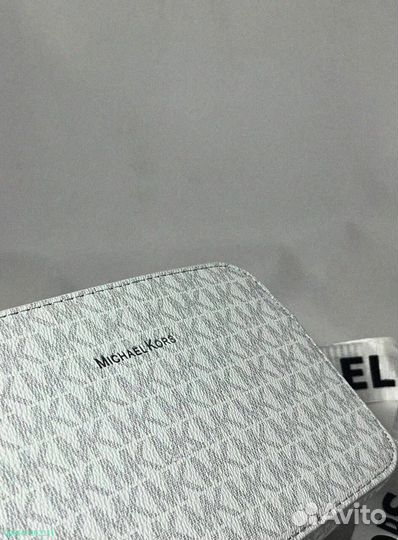 Стиль и комфорт: сумка Michael Kors через плечо