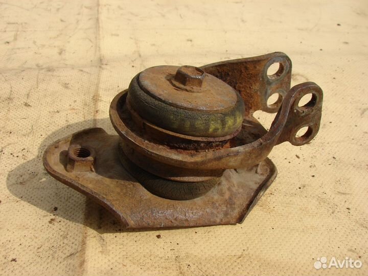 Кронштейн переднего редуктора Lexus lx470 06г