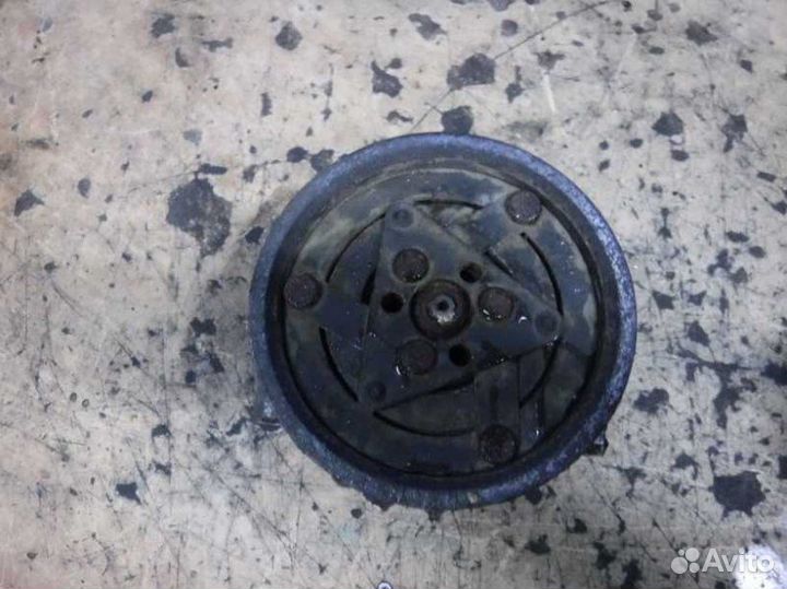 Компрессор кондиционера Renault Logan