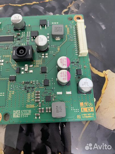 1-981-457-11 (173638811)