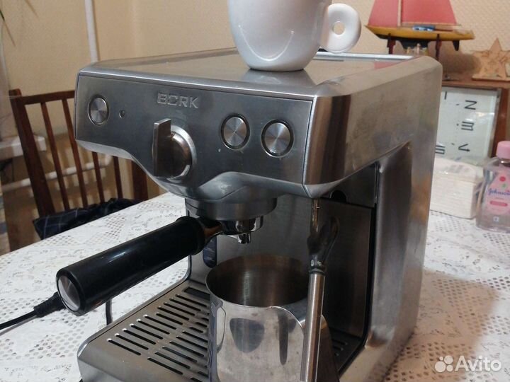 Кофеварка Bork с капучинатором