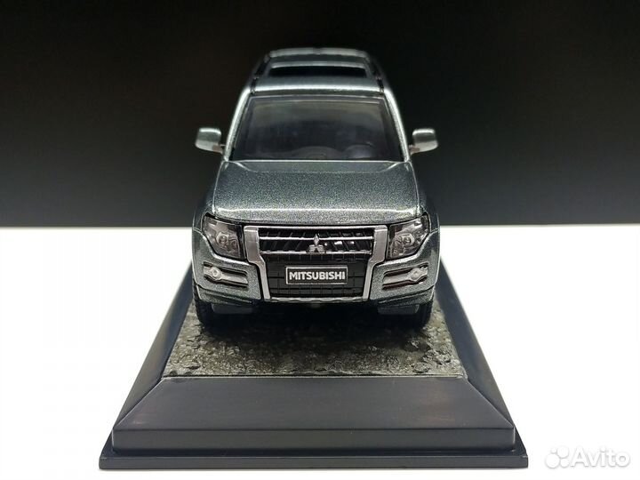1:43 Mitsubishi Pajero Gray