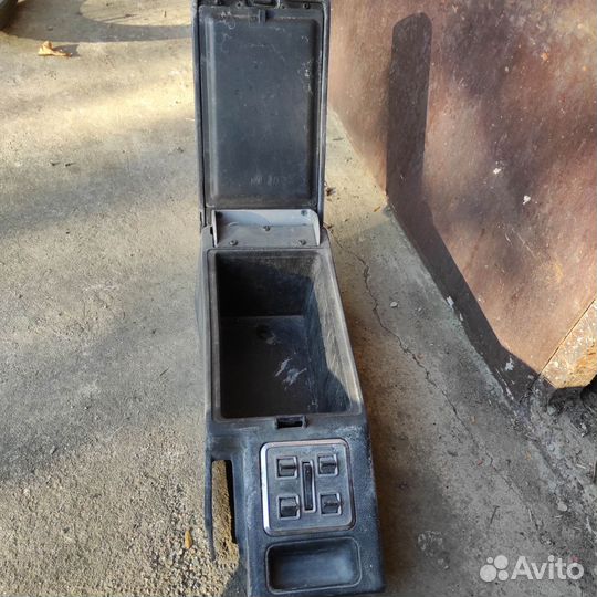 Подлокотник