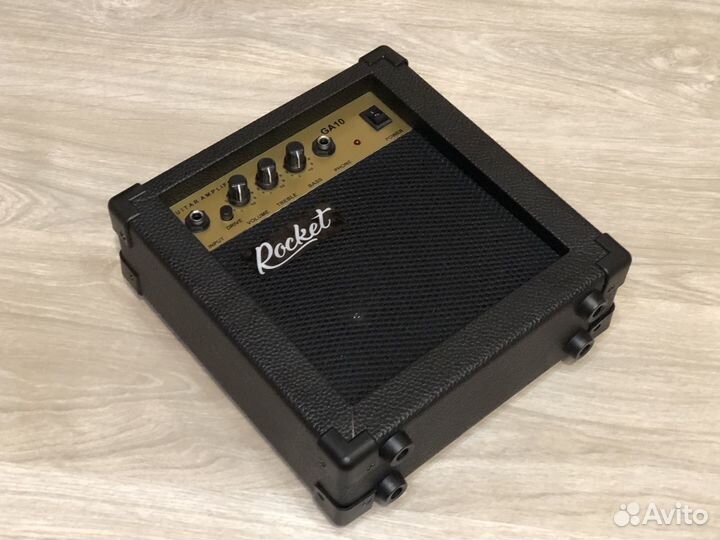 Rocket GA-10 Гитарный комбоусилитель 10 Вт