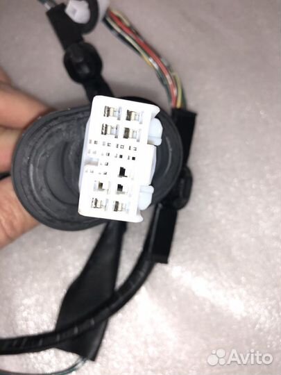 Проводка левой двери toyota Avensis II 8215405170