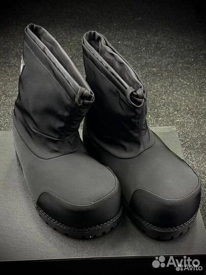 Ваlеnciagа Аlаskа на руках