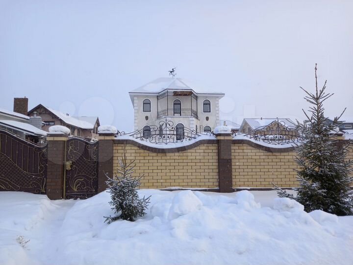 Коттедж 280 м² на участке 10 сот.