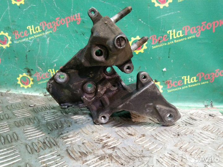 Кронштейн двигателя правый Mitsubishi Lancer 9