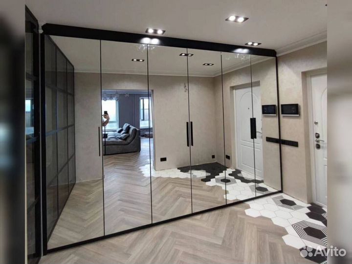 Шкаф распашной с зеркалом