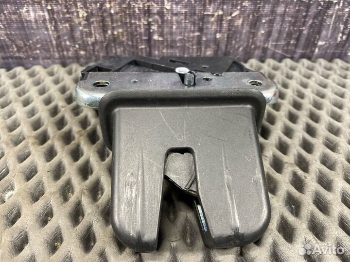 Замок крышки багажника Audi A4 B7 BFB 2006