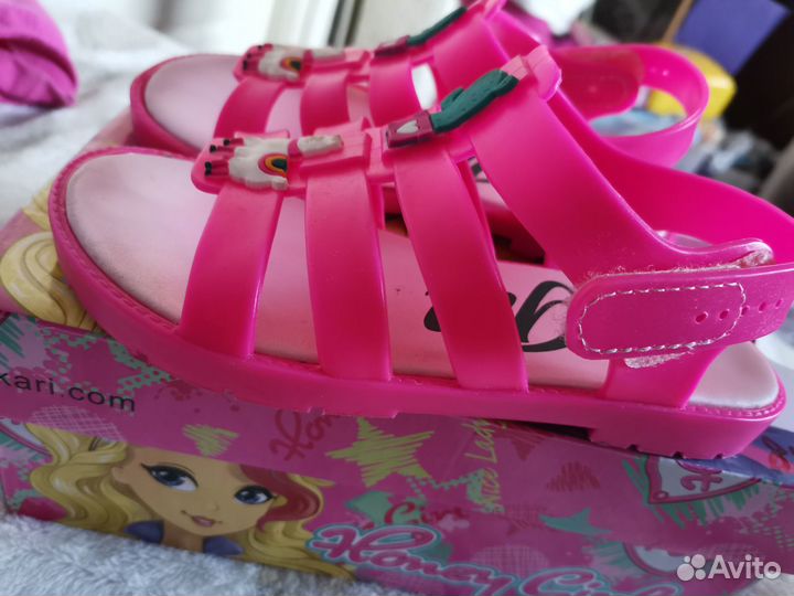 Розовые детские сандалии