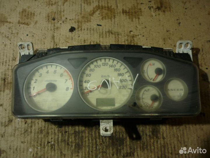 Приборная панель Лансер 9