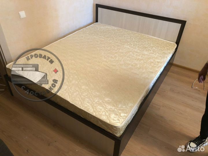 Кровать двуспальная с матрасом