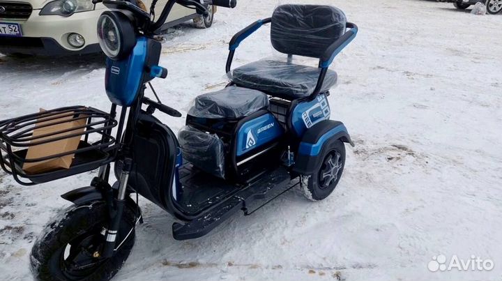 Электроскутер трехместный
