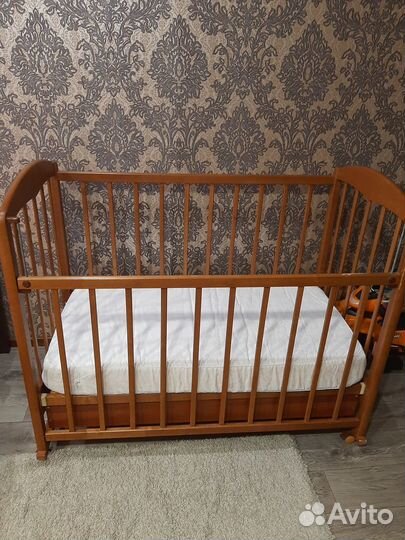 Кроватка с матрасом
