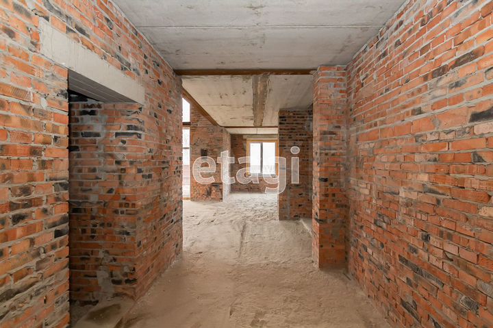 Коттедж 249 м² на участке 10 сот.