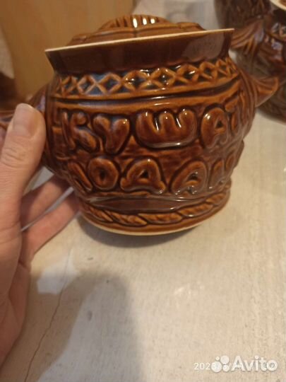 Набор глиняных горшков