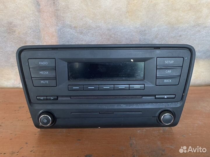 Штатный магнитафон Skoda Octavia A7