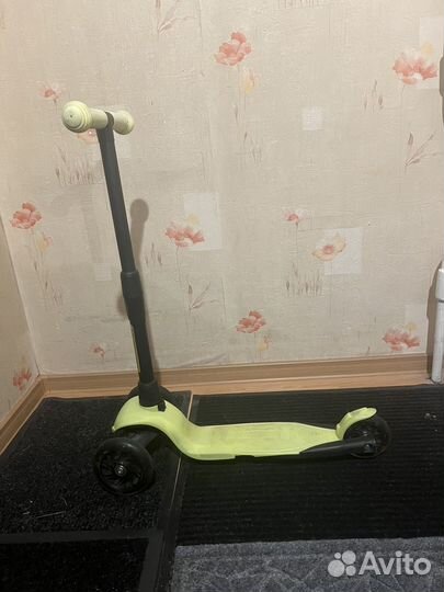 Самокат детский со светящимися колесами