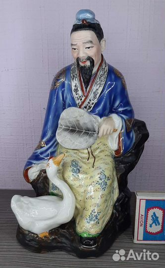 Фарфоровая статуэтка Китаец с гусем. Китай 50 годы
