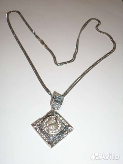 Цепочки серебряные с кулонами