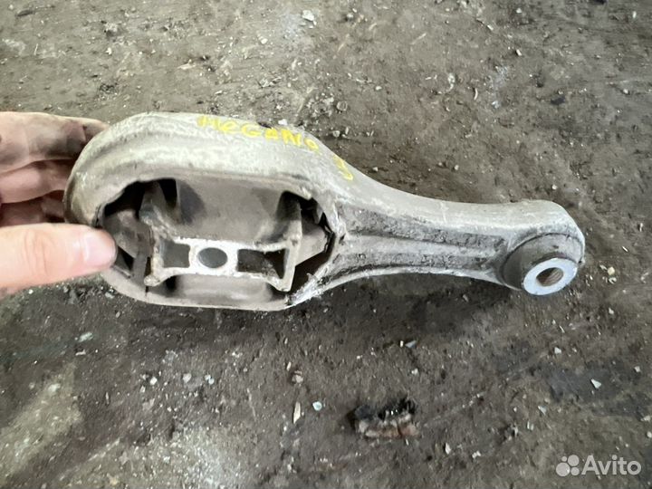 Опора подушка двигателя Renault Megane 3