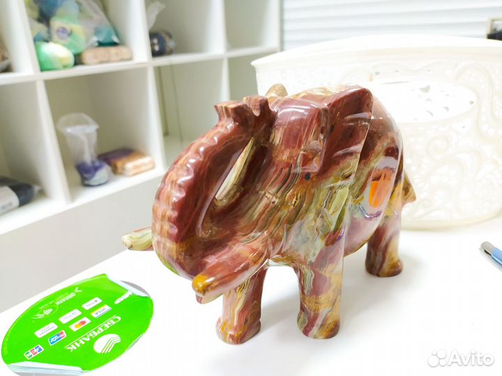 Слон из оникса. Большой. Красивый