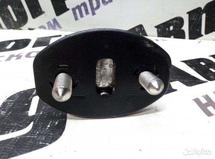 Петля замка двери задняя Volkswagen Tiguan 5N2 CCZ