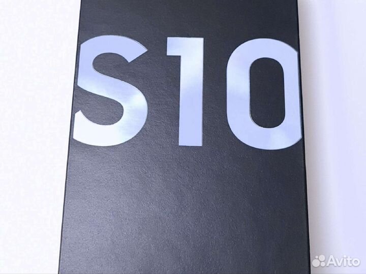 Телефон Samsung Galaxy S10