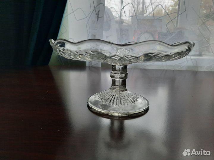 Старинная ваза фруктовница на ножке