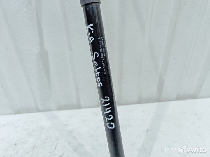 Амортизатор багажника правый Kia Seltos 2019