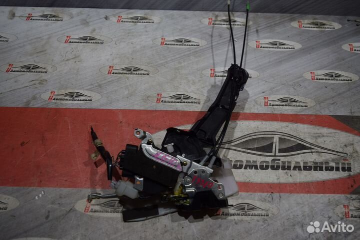 Замок двери зад c Toyota Progres JCG10 1JZ-GE