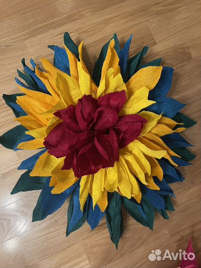 Цветы из гофрированной бумаги (декор)