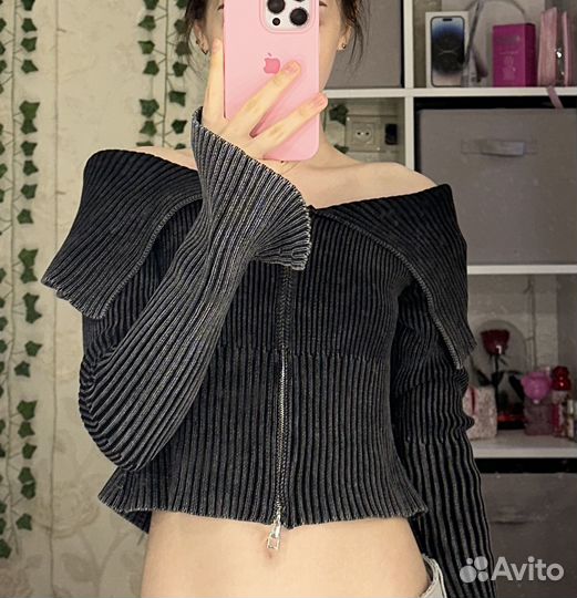 Кофта с открытыми плечами 42