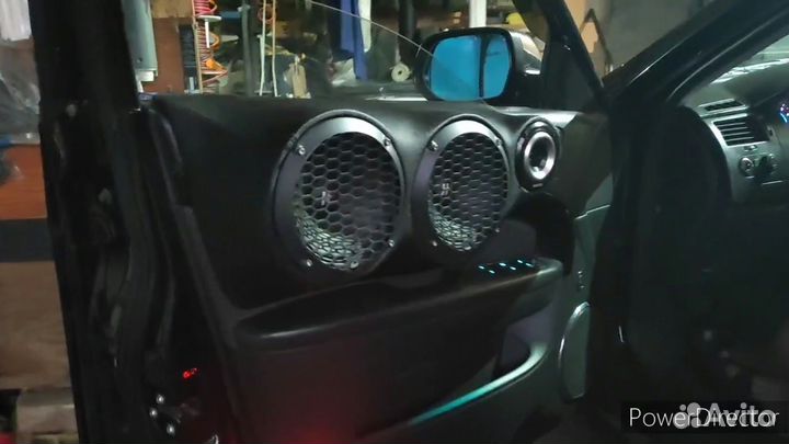 Подиум под 2х16 и твитер