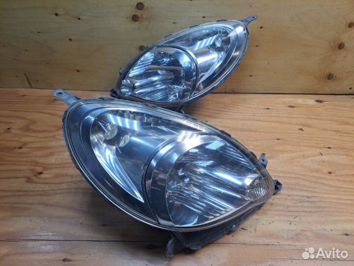 Фара перед. toyota funcargo