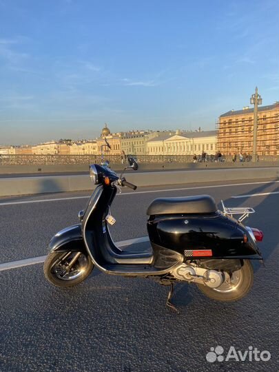 Аренда ретро мопеда для фотосессий