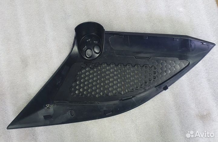 Боковая облицовка в сборе (правая) на BRP