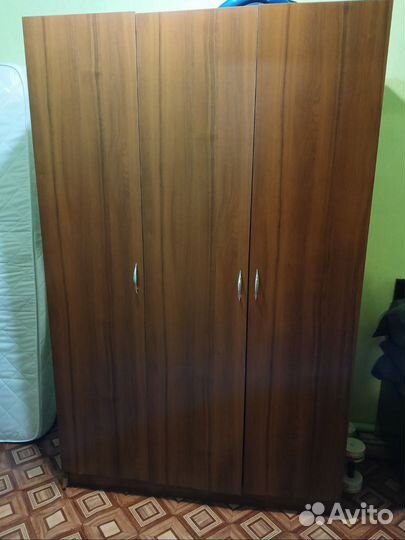 Компьютерный стол и Шкаф