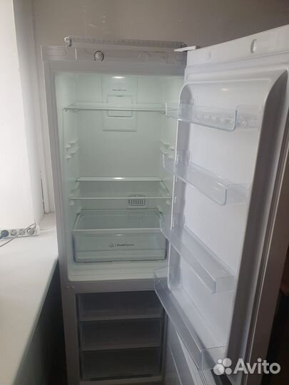 Холодильник Indesit ITR 4180 W Total No Frost