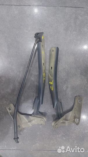 Петля капота Nssan Note Tiida