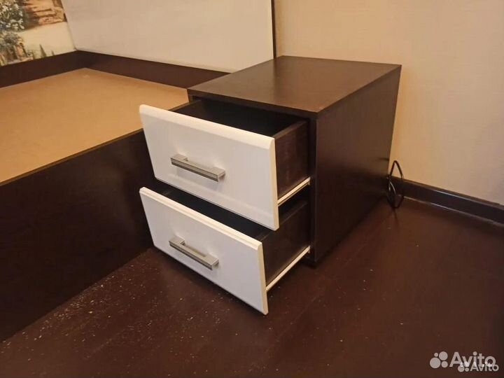 Тумба прикроватная