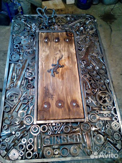 Эксклюзивный стол из металлолома