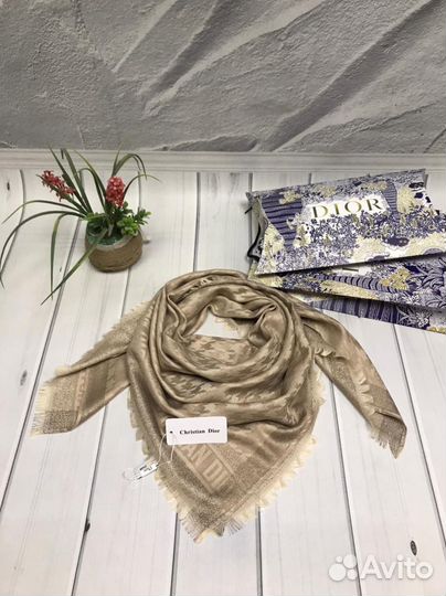 Платок ysl